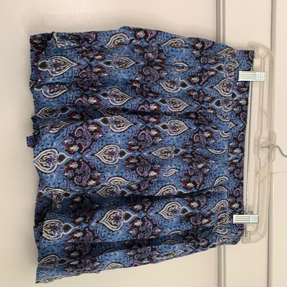 Skirt with unique style.